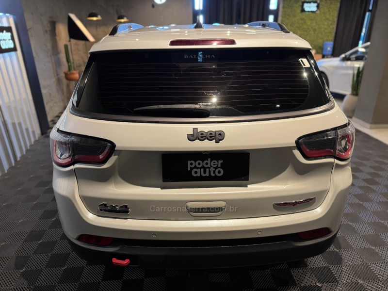 COMPASS 2.0 16V DIESEL TRAILHAWK 4X4 AUTOMÁTICO - 2017 - FARROUPILHA