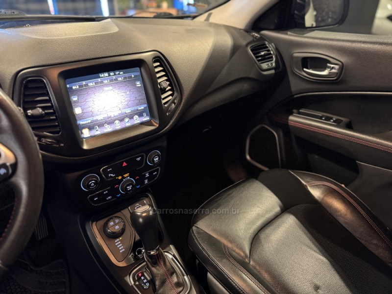 COMPASS 2.0 16V DIESEL TRAILHAWK 4X4 AUTOMÁTICO - 2017 - FARROUPILHA