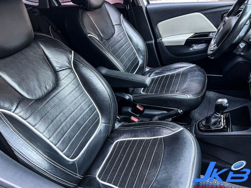 CAPTUR 1.6 16V INTENSE BOSE FLEX 4P AUTOMÁTICO - 2018 - NOVO HAMBURGO