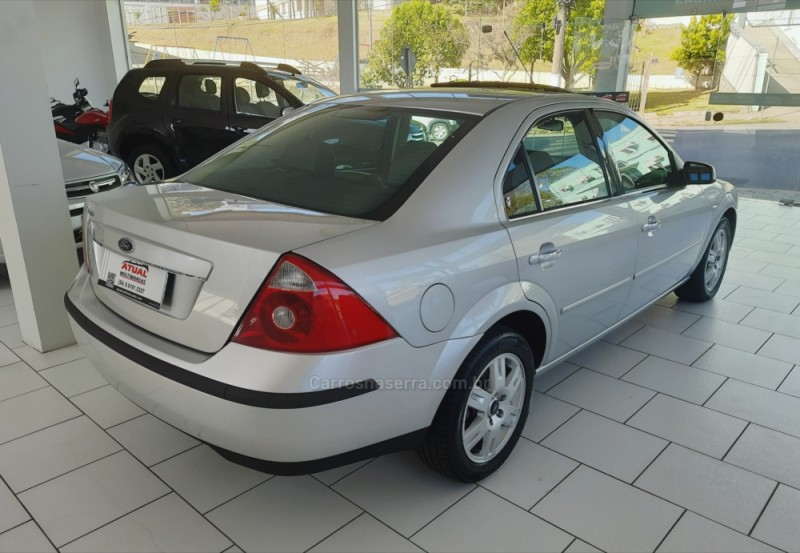 MONDEO 2.0 GHIA 16V GASOLINA 4P AUTOMÁTICO - 2004 - GARIBALDI