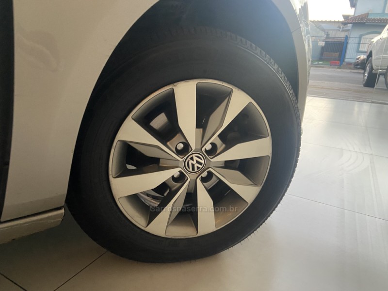 VOYAGE 1.0 MI TRENDLINE 8V FLEX 4P MANUAL - 2013 - CANELA