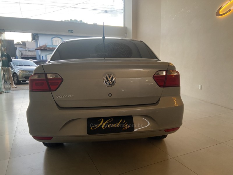 VOYAGE 1.0 MI TRENDLINE 8V FLEX 4P MANUAL - 2013 - CANELA