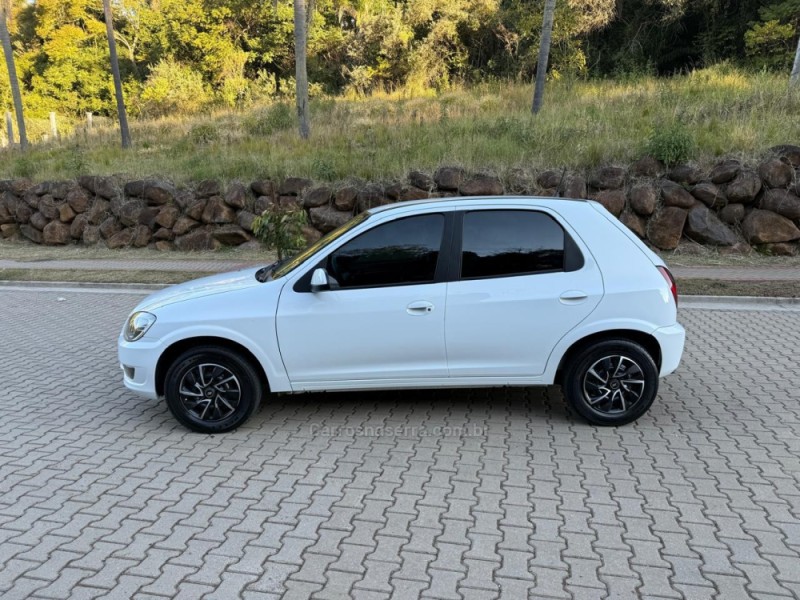 CELTA 1.0 MPFI LT 8V FLEX 4P MANUAL - 2015 - IVOTI