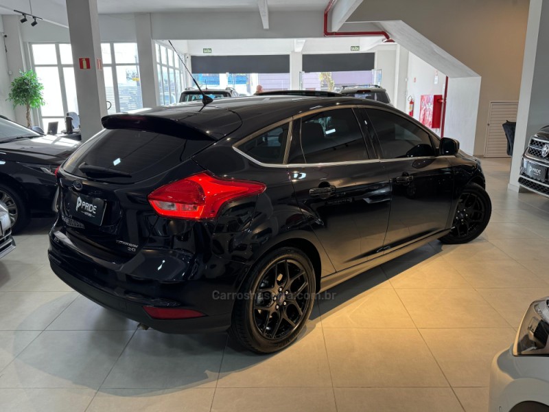 FOCUS 2.0 TITANIUM PLUS 16V FLEX 4P AUTOMÁTICO - 2016 - CAXIAS DO SUL