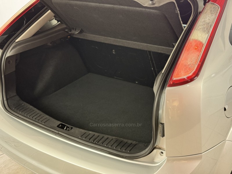 FOCUS 2.0 GLX 16V FLEX 4P AUTOMÁTICO - 2011 - GUAPORé