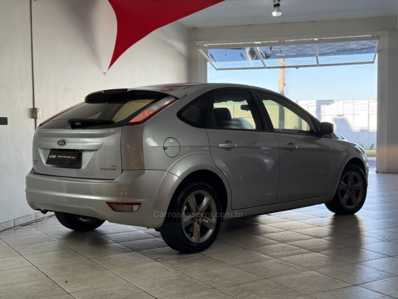 FOCUS 2.0 GLX 16V FLEX 4P AUTOMÁTICO - 2011 - GUAPORé