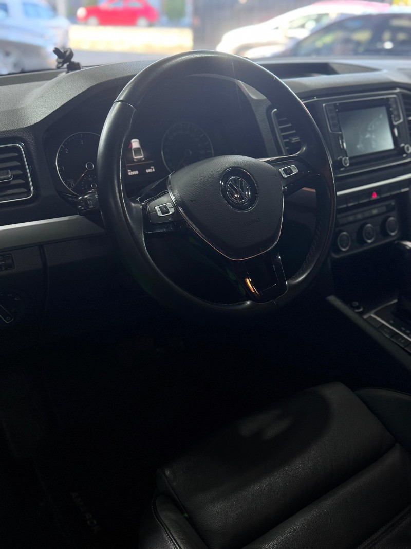 AMAROK 3.0 V6 TDI HIGHLINE CD DIESEL 4MOTION AUTOMÁTICO - 2023 - FELIZ