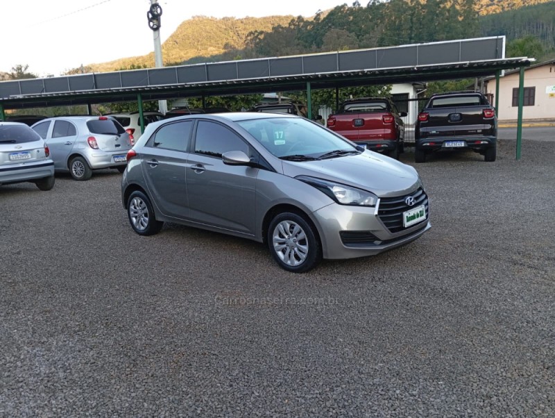 HB20 1.0 COMFORT PLUS 12V FLEX 4P MANUAL - 2017 - PICADA CAFé