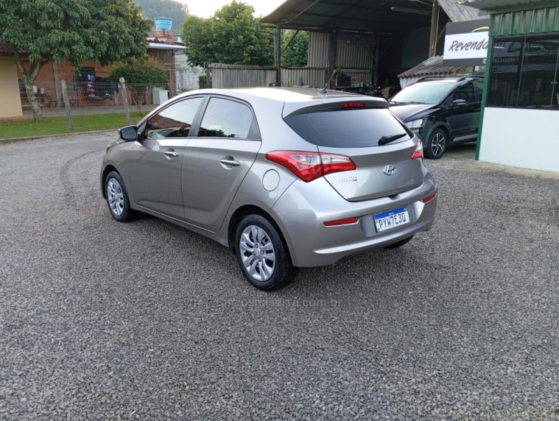 HB20 1.0 COMFORT PLUS 12V FLEX 4P MANUAL - 2017 - PICADA CAFé