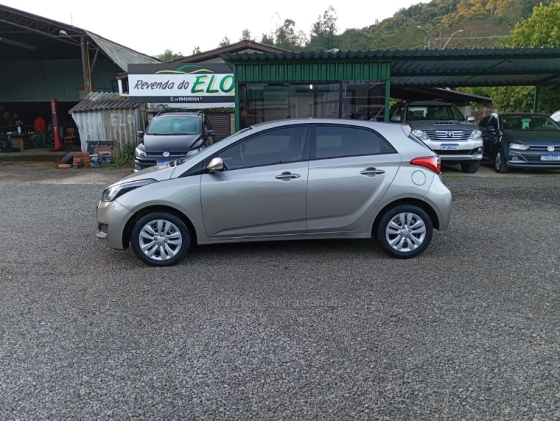 HB20 1.0 COMFORT PLUS 12V FLEX 4P MANUAL - 2017 - PICADA CAFé