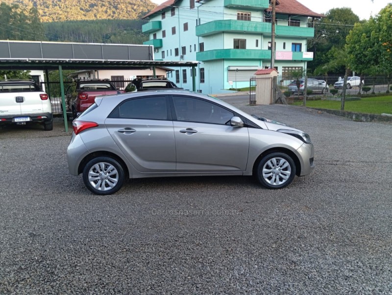 HB20 1.0 COMFORT PLUS 12V FLEX 4P MANUAL - 2017 - PICADA CAFé