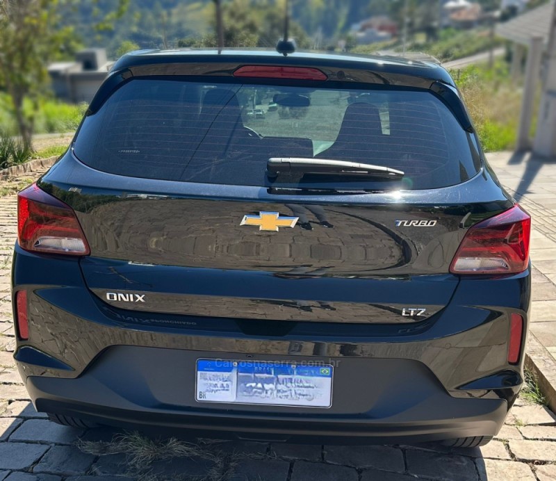 ONIX 1.0 LTZ 12V TURBO FLEX 4P AUTOMÁTICO - 2023 - NOVA PRATA