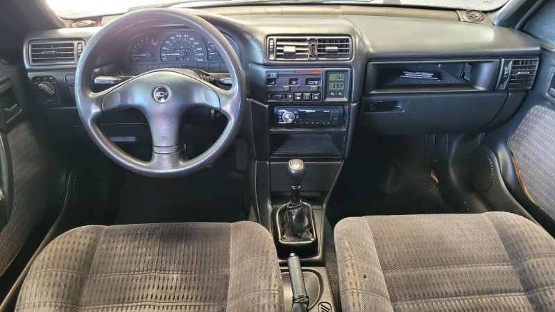 VECTRA 2.0 MPFI GLS 8V GASOLINA 4P MANUAL - 1995 - GARIBALDI