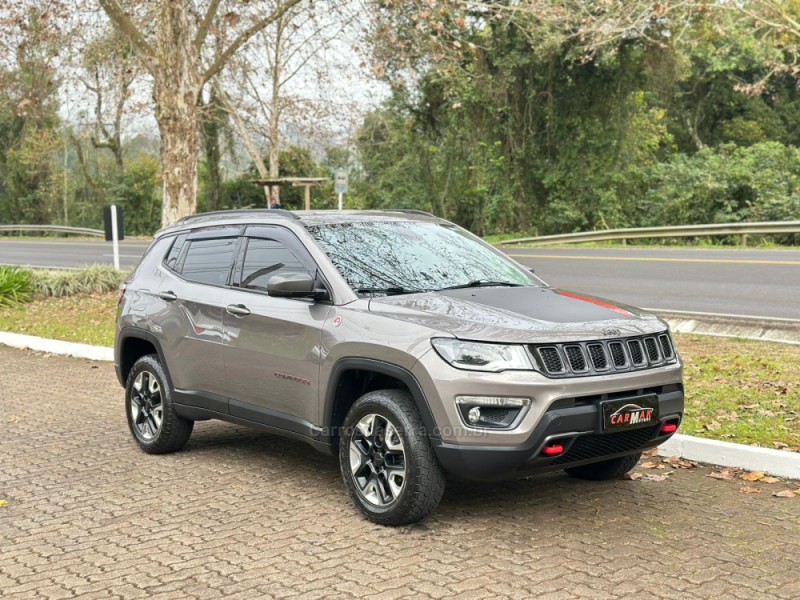 COMPASS 2.0 16V DIESEL TRAILHAWK 4X4 AUTOMÁTICO - 2017 - DOIS IRMãOS