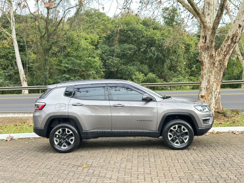 COMPASS 2.0 16V DIESEL TRAILHAWK 4X4 AUTOMÁTICO - 2017 - DOIS IRMãOS