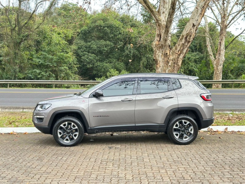 COMPASS 2.0 16V DIESEL TRAILHAWK 4X4 AUTOMÁTICO - 2017 - DOIS IRMãOS