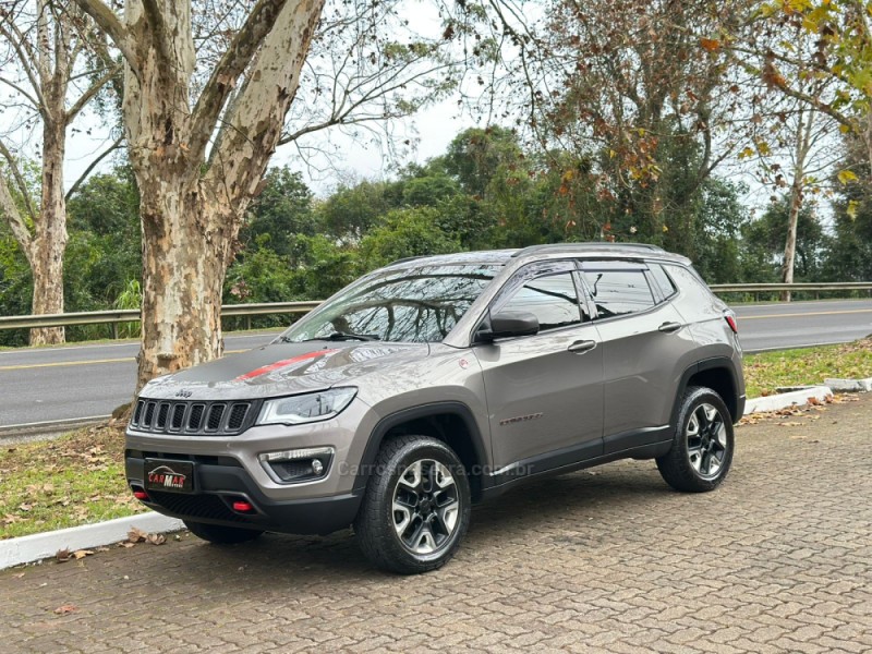 COMPASS 2.0 16V DIESEL TRAILHAWK 4X4 AUTOMÁTICO - 2017 - DOIS IRMãOS