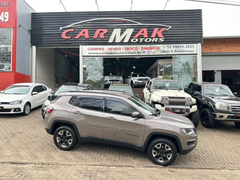 COMPASS 2.0 16V DIESEL TRAILHAWK 4X4 AUTOMÁTICO - 2017 - DOIS IRMãOS