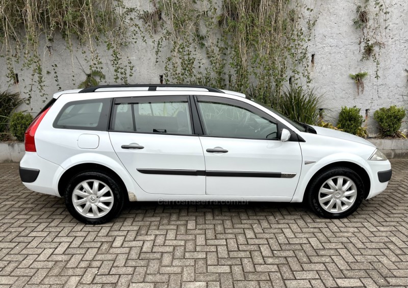 MÉGANE 1.6 DYNAMIQUE GRAND TOUR 16V FLEX 4P MANUAL - 2012 - SAPIRANGA