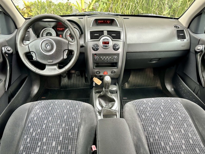 MÉGANE 1.6 DYNAMIQUE GRAND TOUR 16V FLEX 4P MANUAL - 2012 - SAPIRANGA