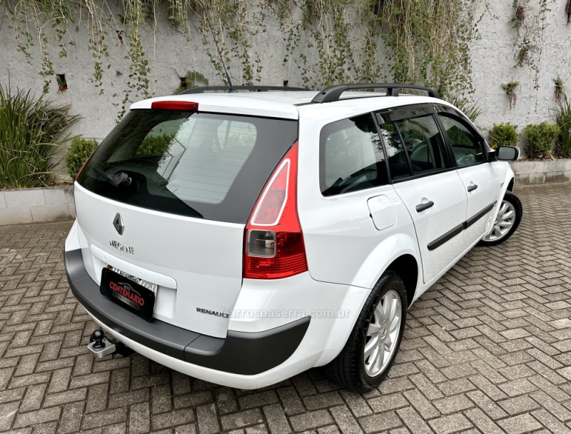 MÉGANE 1.6 DYNAMIQUE GRAND TOUR 16V FLEX 4P MANUAL - 2012 - SAPIRANGA