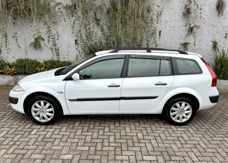 MÉGANE 1.6 DYNAMIQUE GRAND TOUR 16V FLEX 4P MANUAL - 2012 - SAPIRANGA