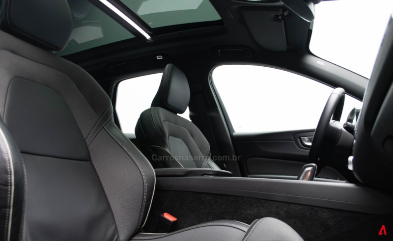 XC60 2.0 T6 R DESIGN TURBO GASOLINA 4P AUTOMÁTICO - 2022 - GARIBALDI