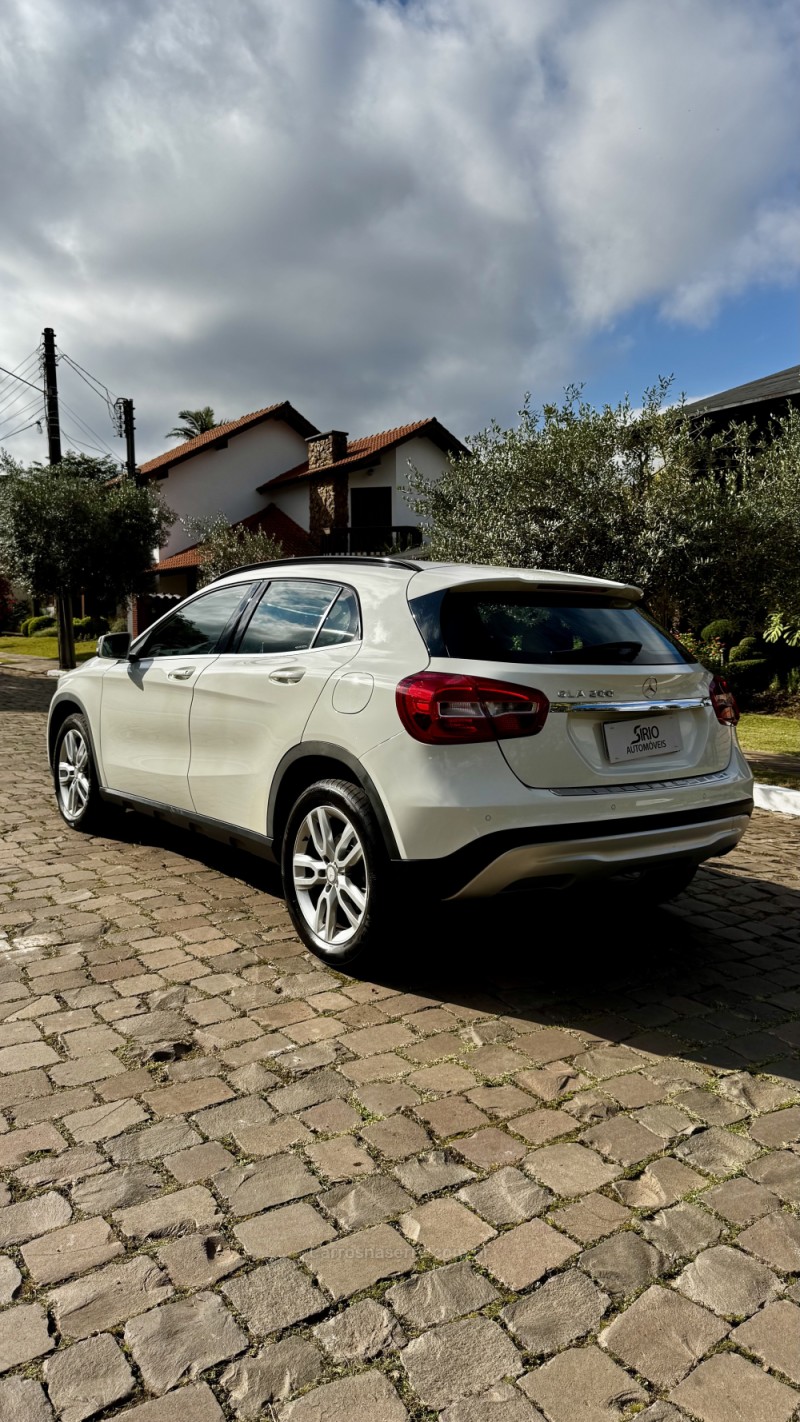 GLA 200 1.6 CGI STYLE 16V TURBO FLEX 4P AUTOMÁTICO - 2016 - LAJEADO