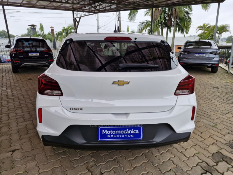 ONIX 1.0 12V FLEX 4P MANUAL - 2022 - LAJEADO