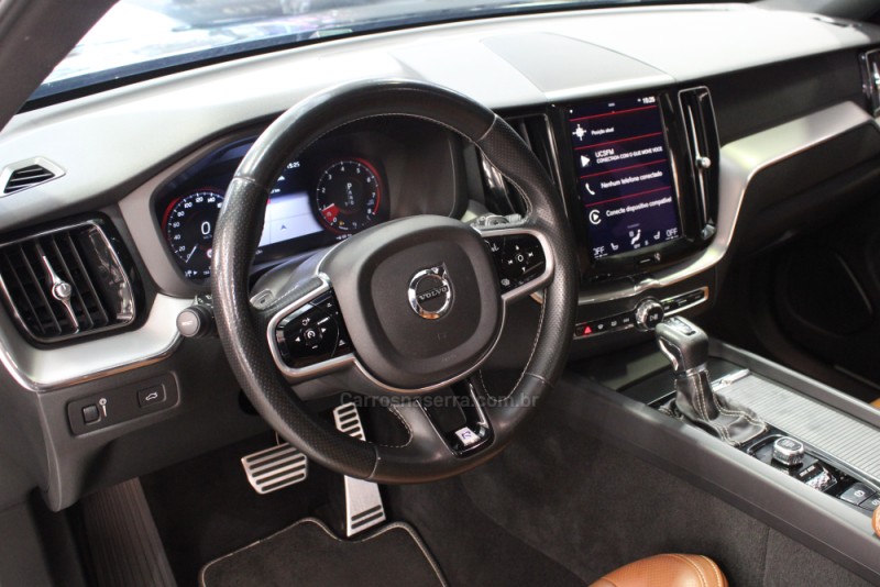 XC60 2.0 T5 R DESIGN TURBO GASOLINA 4P AUTOMÁTICO - 2018 - CAXIAS DO SUL
