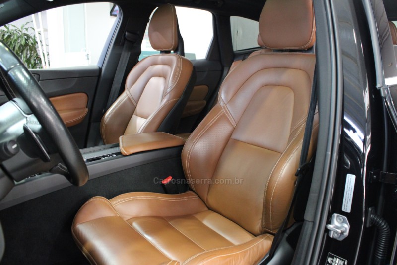 XC60 2.0 T5 R DESIGN TURBO GASOLINA 4P AUTOMÁTICO - 2018 - CAXIAS DO SUL