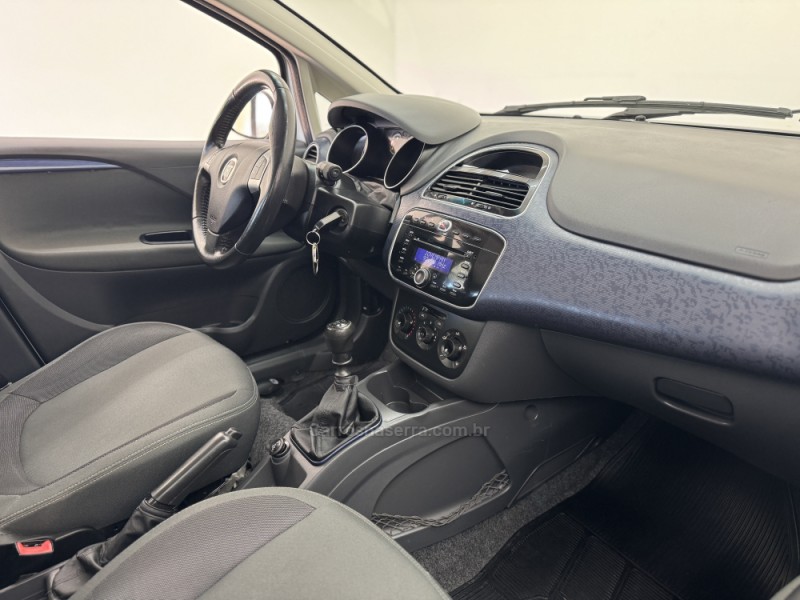 PUNTO 1.4 ATTRACTIVE 8V FLEX 4P MANUAL - 2017 - CARLOS BARBOSA