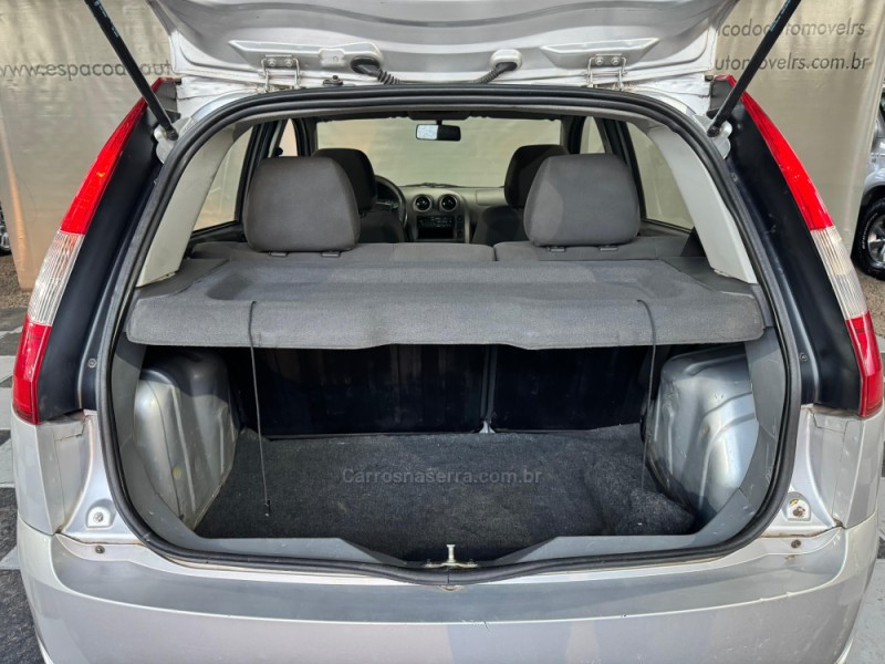 FIESTA 1.0 MPI PERSONNALITÉ 8V GASOLINA 4P MANUAL - 2005 - NOVA PRATA
