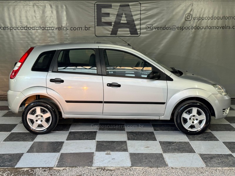 FIESTA 1.0 MPI PERSONNALITÉ 8V GASOLINA 4P MANUAL - 2005 - NOVA PRATA