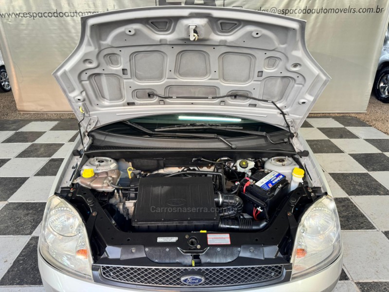 FIESTA 1.0 MPI PERSONNALITÉ 8V GASOLINA 4P MANUAL - 2005 - NOVA PRATA