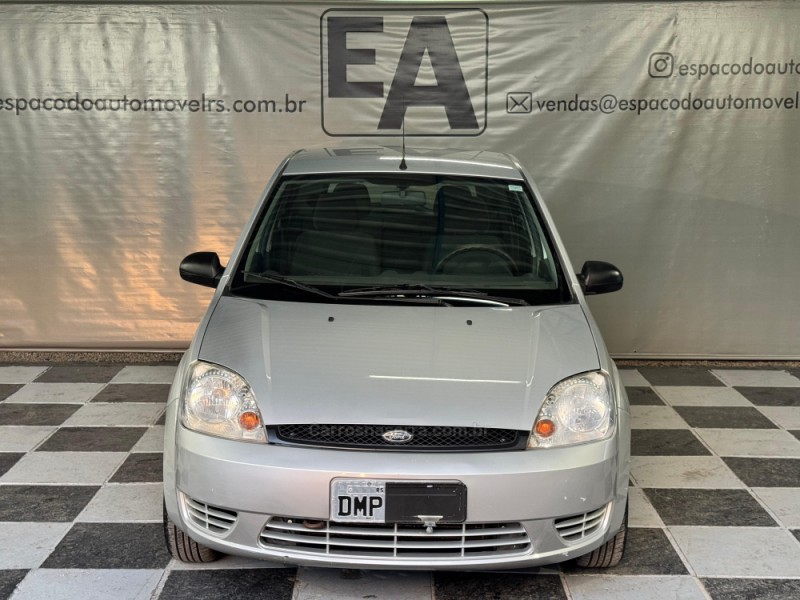 FIESTA 1.0 MPI PERSONNALITÉ 8V GASOLINA 4P MANUAL - 2005 - NOVA PRATA