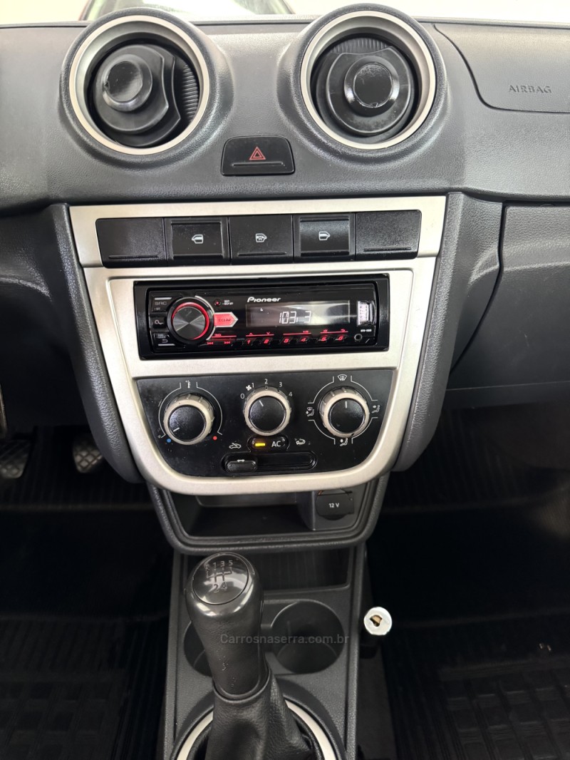 VOYAGE 1.6 MI 8V FLEX 4P MANUAL - 2011 - VILA FLORES