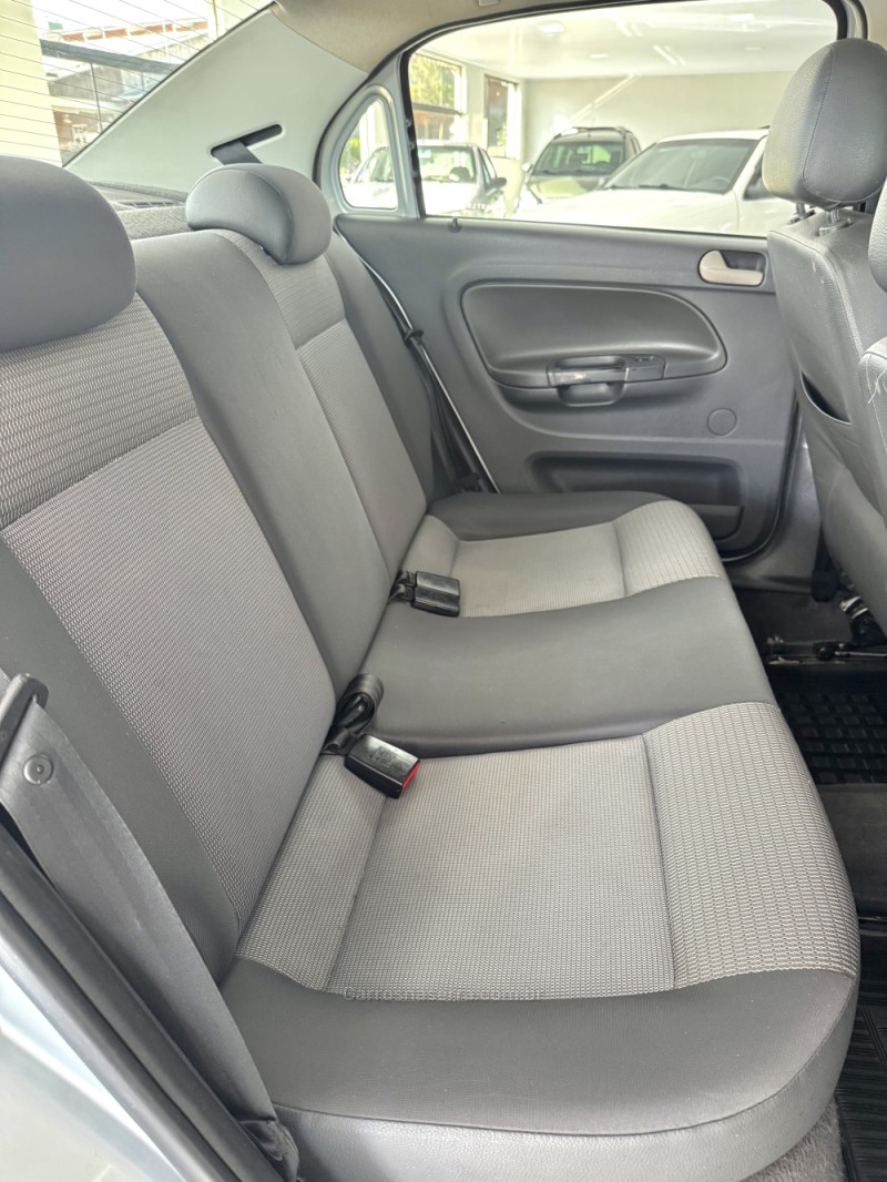 VOYAGE 1.6 MI 8V FLEX 4P MANUAL - 2011 - VILA FLORES
