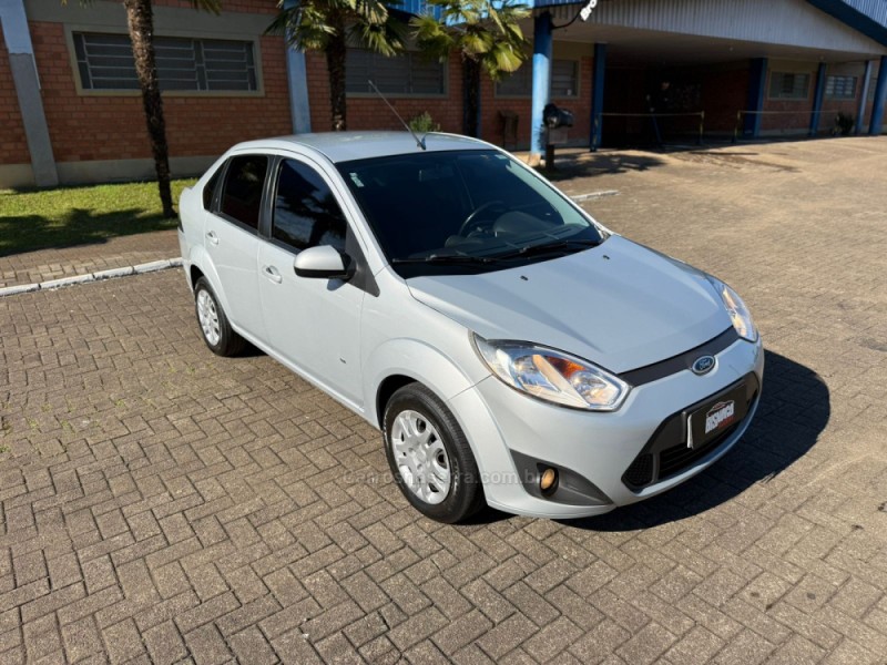 fiesta 1.6 se sedan 16v flex 4p manual 2014 brochier