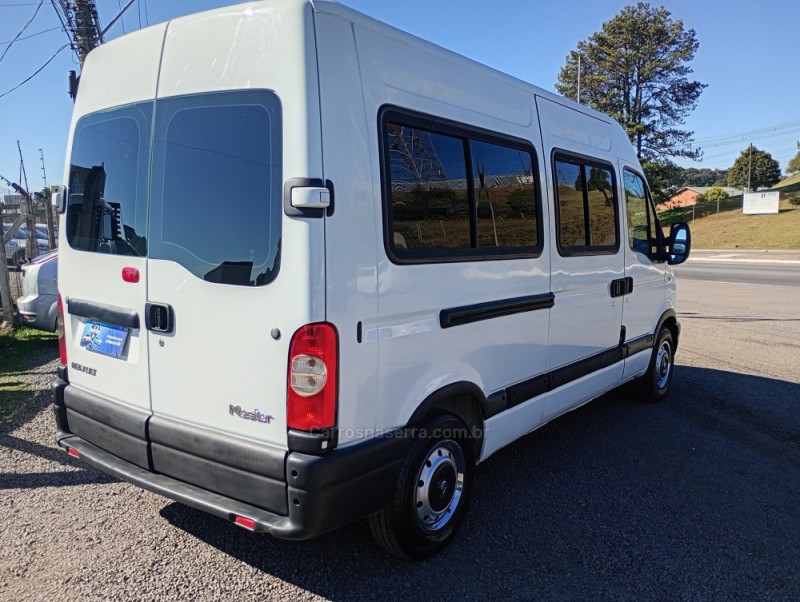 MASTER 2.5 DCI MINIBUS L2H2 16 LUGARES 16V DIESEL 3P MANUAL - 2009 - FARROUPILHA
