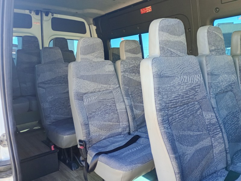 MASTER 2.5 DCI MINIBUS L2H2 16 LUGARES 16V DIESEL 3P MANUAL - 2009 - FARROUPILHA