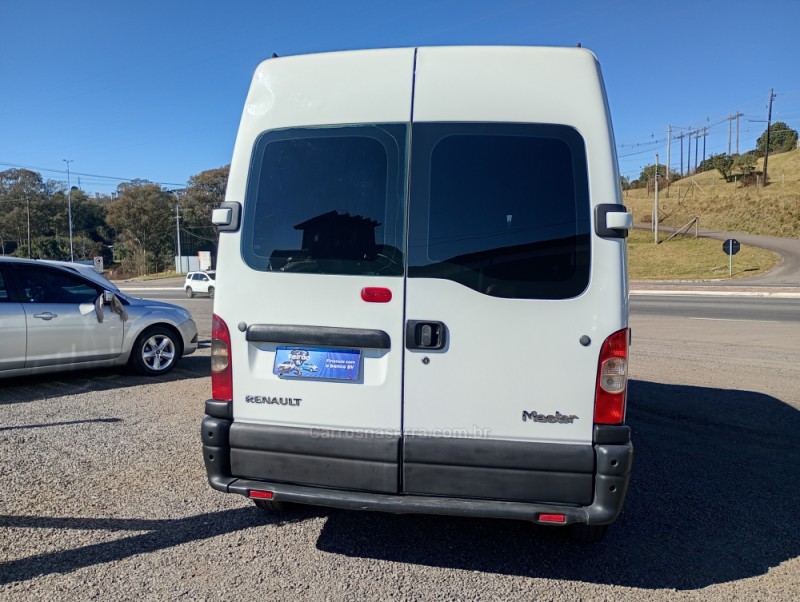 MASTER 2.5 DCI MINIBUS L2H2 16 LUGARES 16V DIESEL 3P MANUAL - 2009 - FARROUPILHA