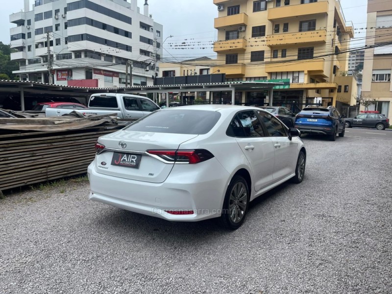 COROLLA 2.0 XEI 16V FLEX 4P AUTOMÁTICO - 2022 - GARIBALDI