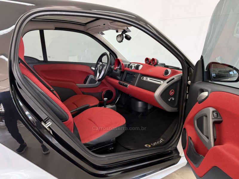 FORTWO 1.0 PASSION COUPÉ 3 CILINDROS 12V GASOLINA 2P AUTOMÁTICO - 2013 - CAXIAS DO SUL