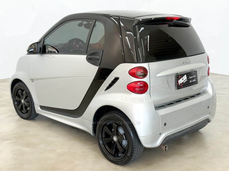 FORTWO 1.0 PASSION COUPÉ 3 CILINDROS 12V GASOLINA 2P AUTOMÁTICO - 2013 - CAXIAS DO SUL