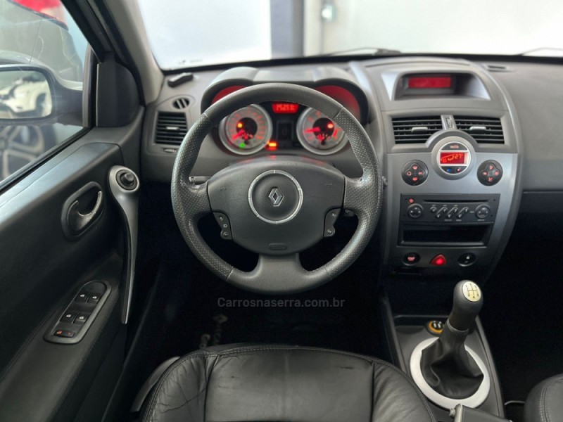 MÉGANE 1.6 DYNAMIQUE GRAND TOUR 16V FLEX 4P MANUAL - 2011 - NOVO HAMBURGO