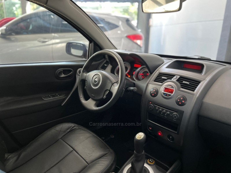 MÉGANE 1.6 DYNAMIQUE GRAND TOUR 16V FLEX 4P MANUAL - 2011 - NOVO HAMBURGO