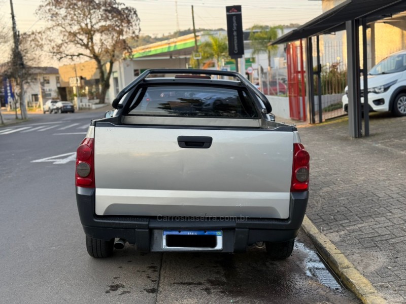 MONTANA 1.8 MPFI CONQUEST CS 8V FLEX 2P MANUAL - 2004 - PAROBé