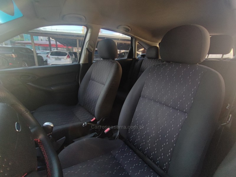 FOCUS 1.6 GL 8V FLEX 4P MANUAL - 2004 - FARROUPILHA