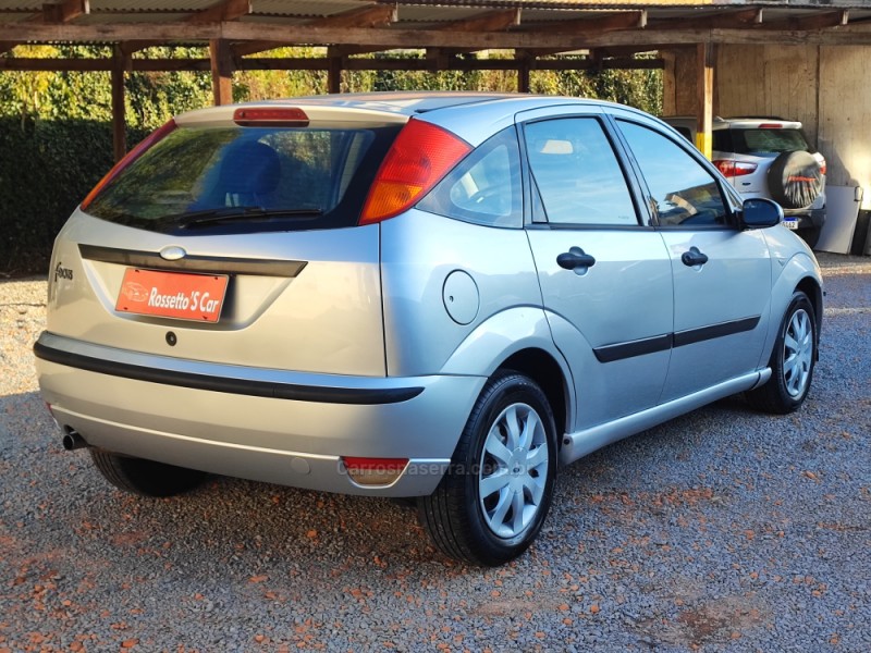 FOCUS 1.6 GL 8V FLEX 4P MANUAL - 2004 - FARROUPILHA